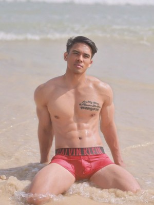 Tú Nguyễn ( thẳng)